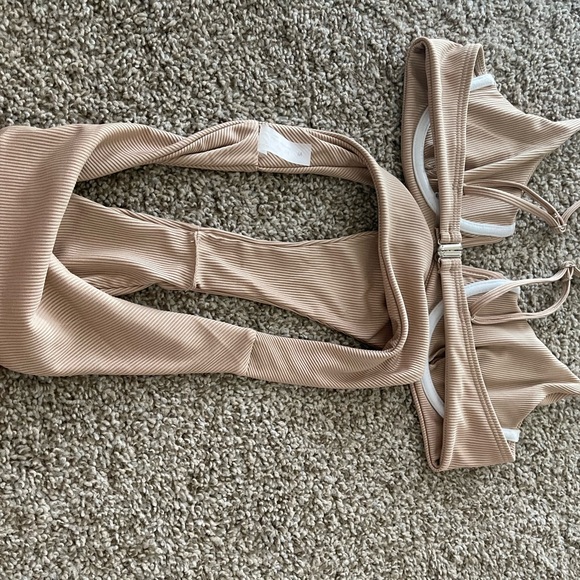 Bikini - Picture 3 of 3